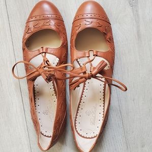 Brooks Brothers brown lace up Flats